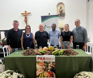 Taques percorre o Araguaia e participa de agenda social ao lado de Rosa Neide